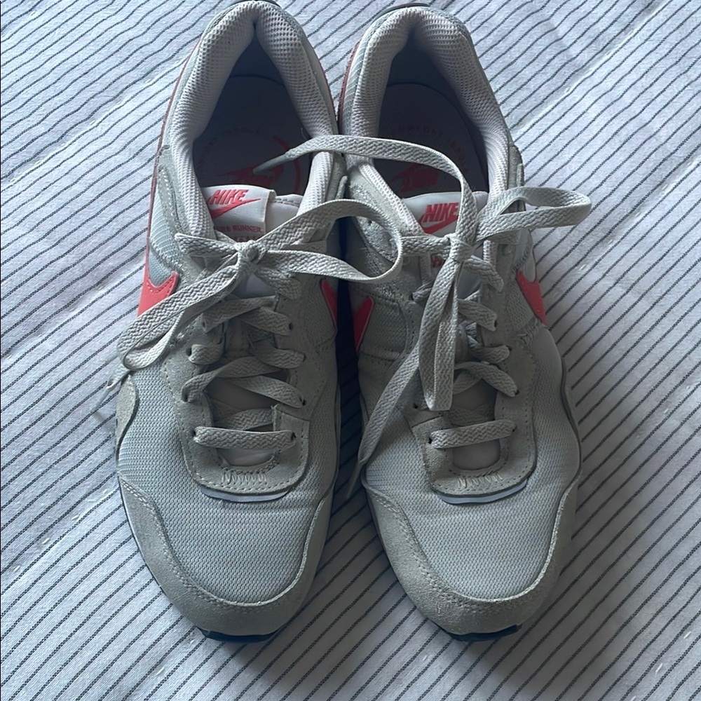 Nike womens size 8.5